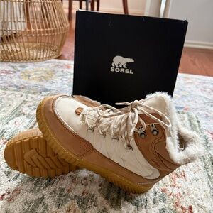 Sorel ONA AVE™ Trek waterproof boot in the color Honey White, Sea Salt,